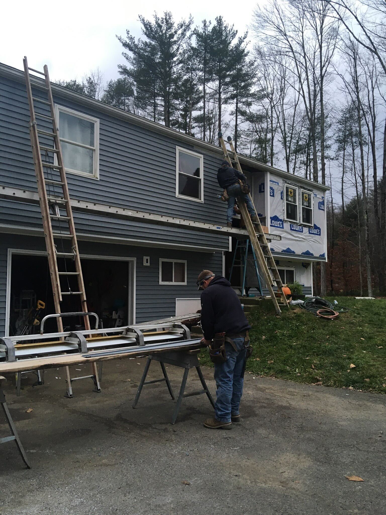 Siding installation crew — Binghamton NY