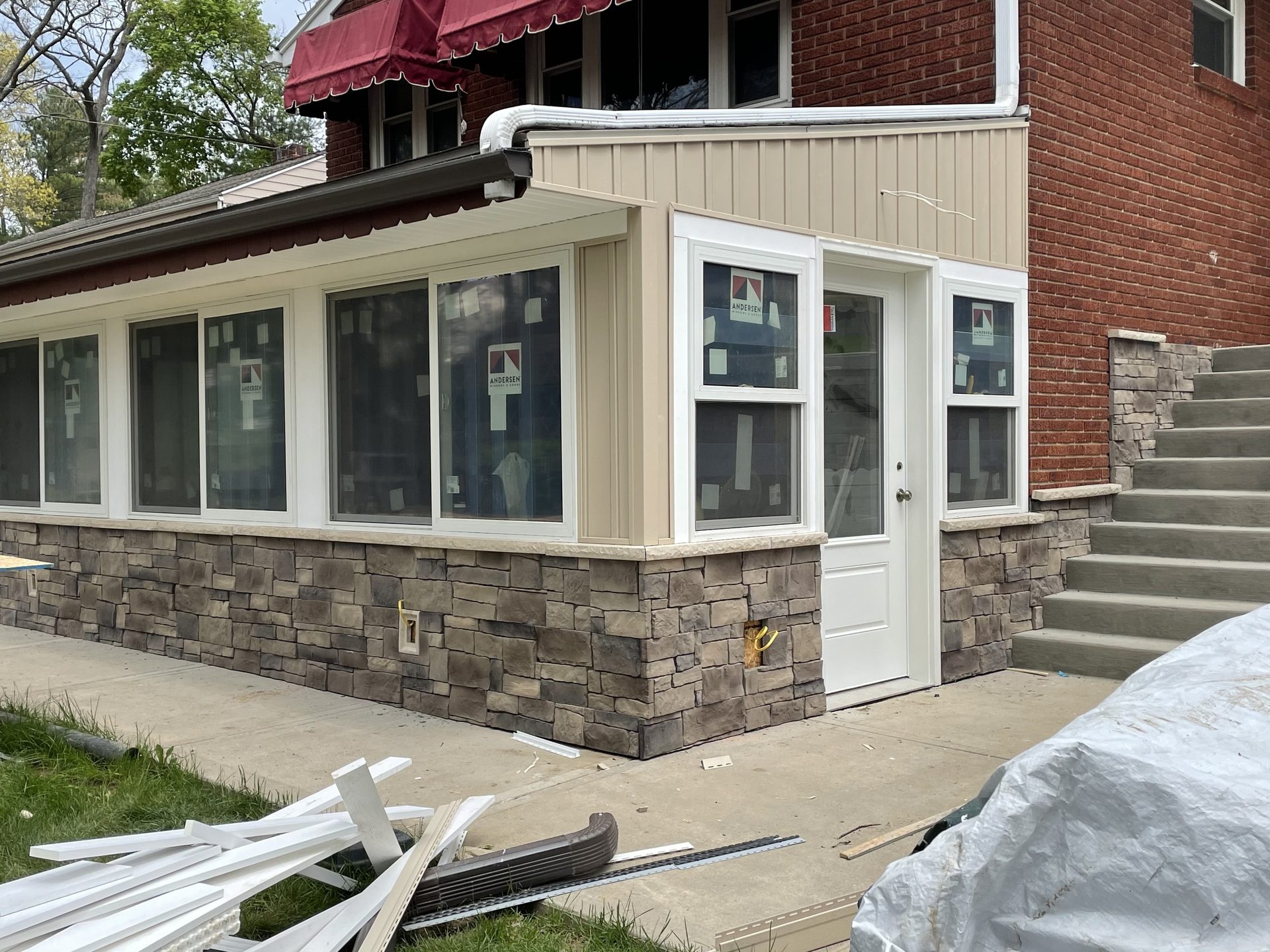 Retaining wall with landscaping, SKJ Builders project